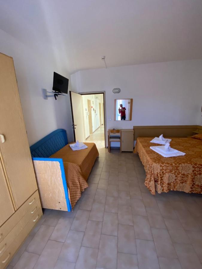 Hotel Granada 卡托利卡 外观 照片