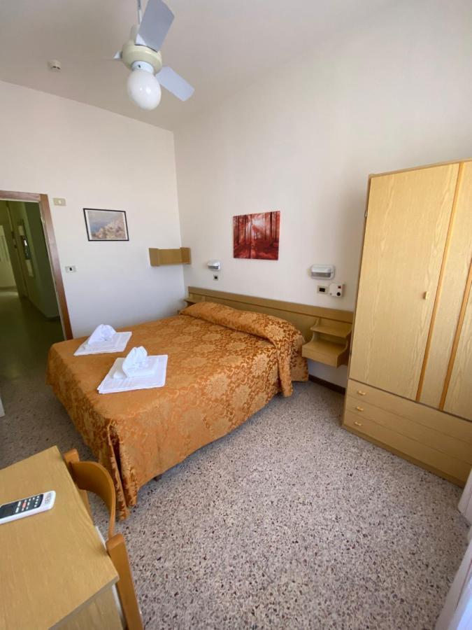 Hotel Granada 卡托利卡 外观 照片
