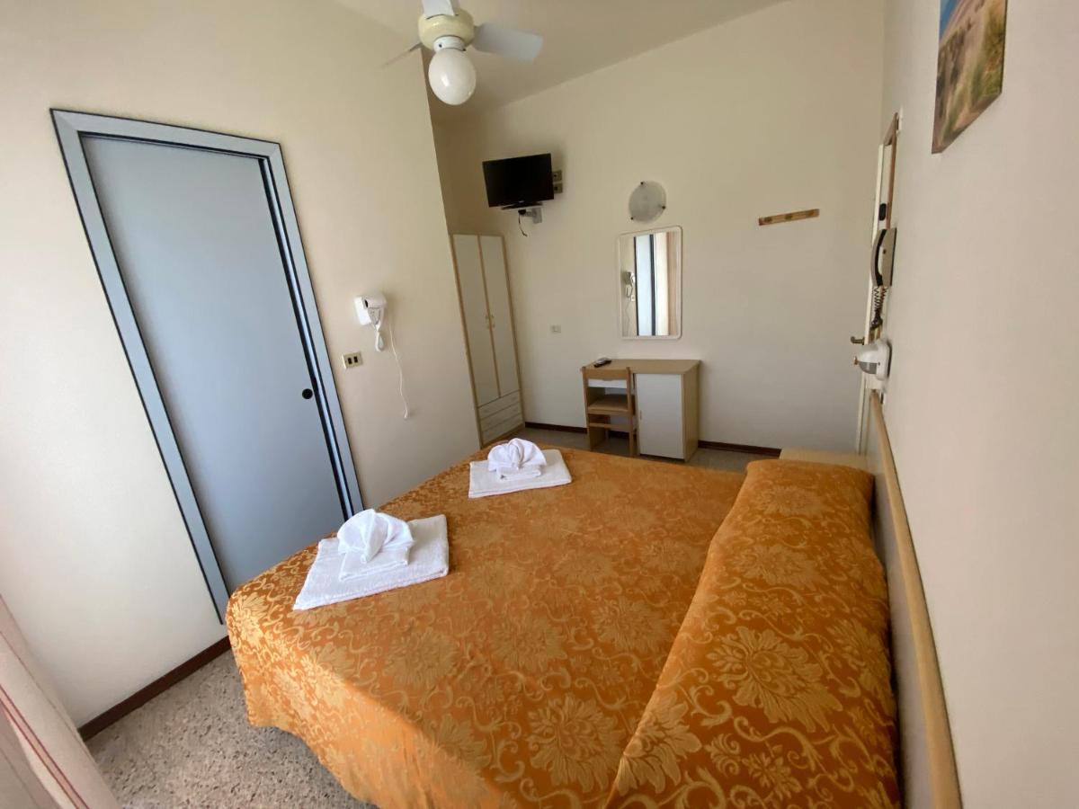 Hotel Granada 卡托利卡 外观 照片