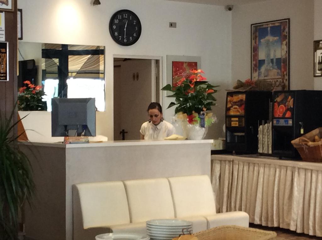 Hotel Granada 卡托利卡 外观 照片